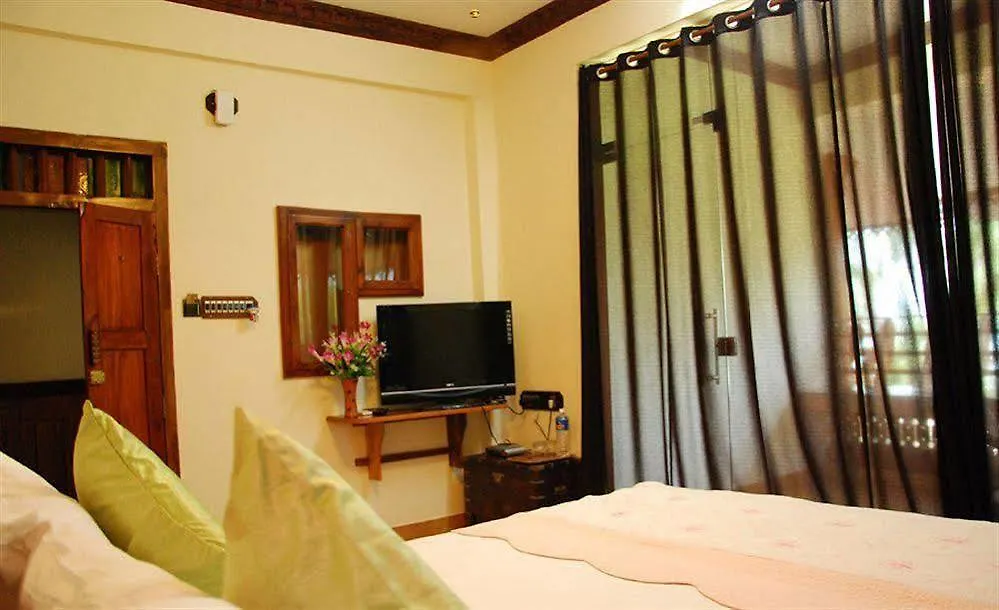 Kovalam Beach Hotel 3*,